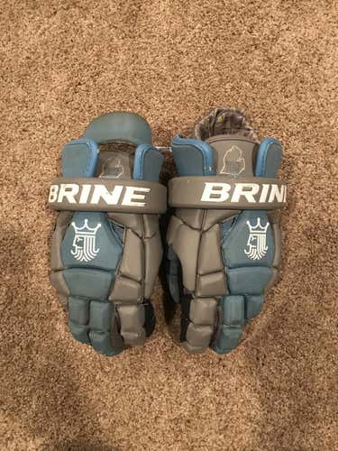 Brine King Superlight II Lacrosse Gloves