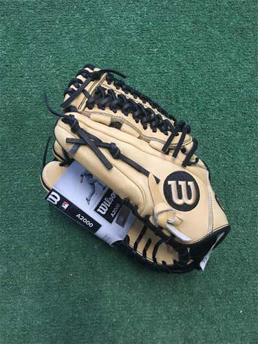 New Wilson A2000 D33 Baseball Glove 11.75"