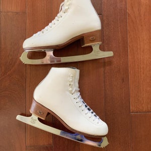 Figure Skates Size 6W