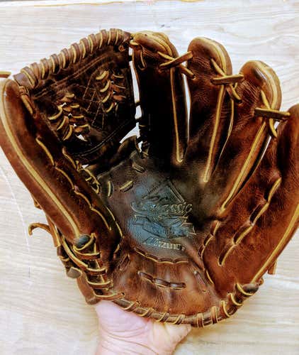 12" Mizuno classic prosoft glove
