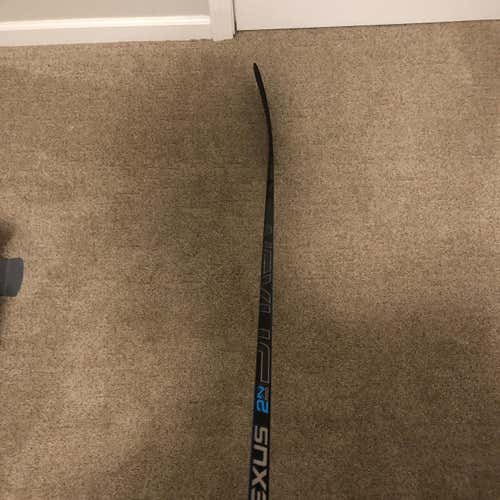 Nexus 2N Pro Hockey Stick Righty Mid Senior Pro Stock