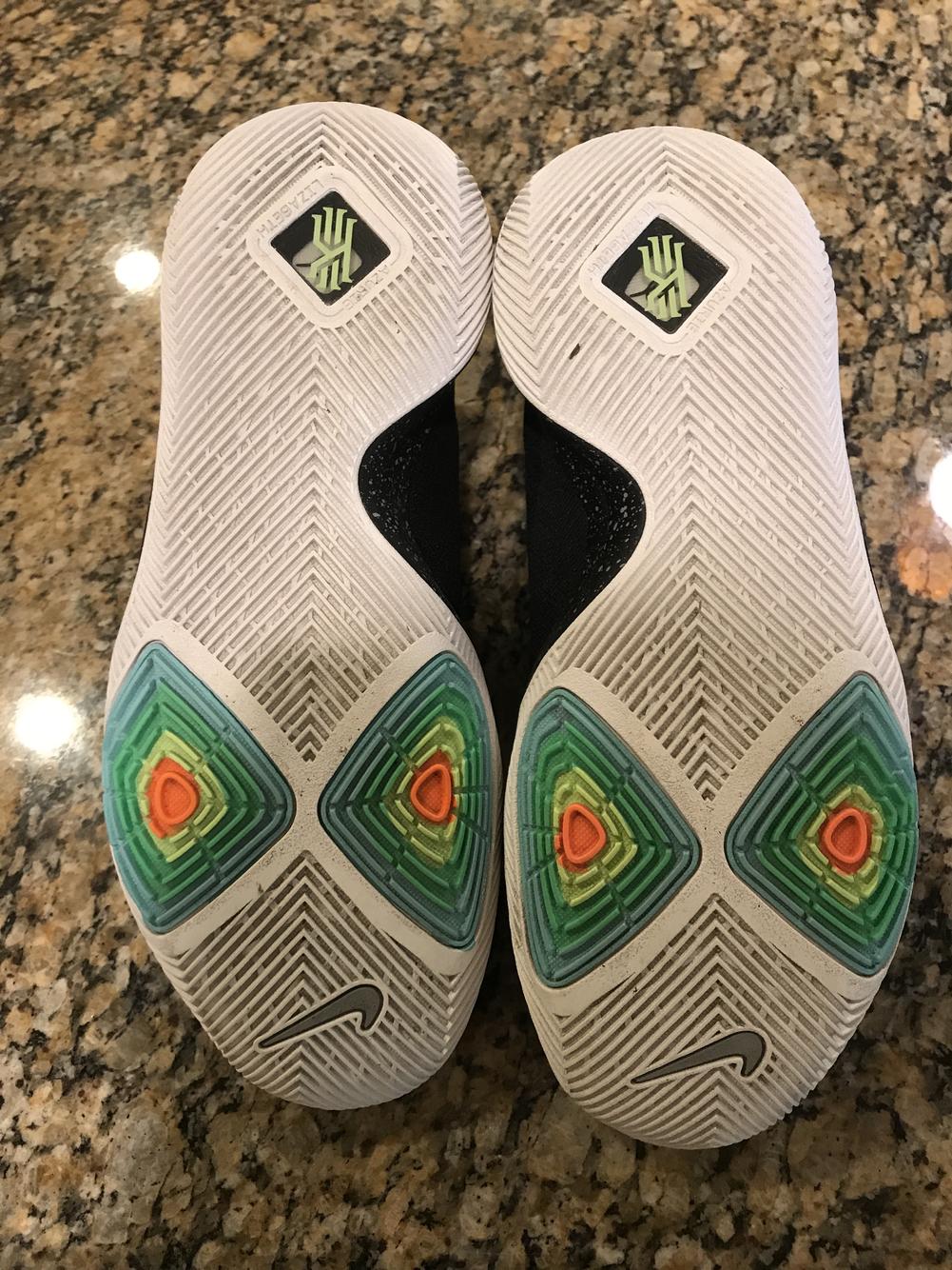 kyrie 3 bottom