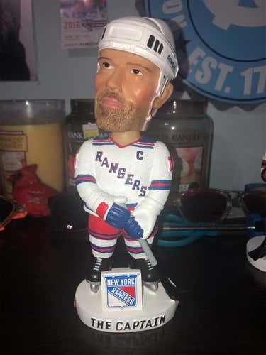 Mark Messier “The Captain” Bobble head