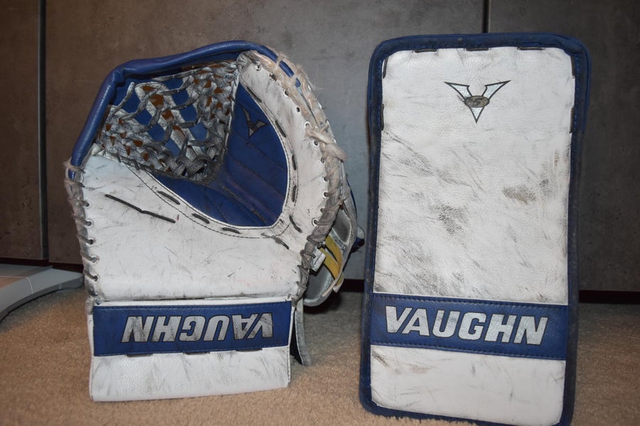 Vaughn Velocity V5 7470 Goalie Glove & Blocker Regular Senior