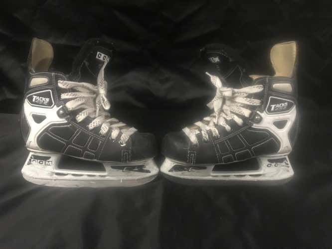 CCM Tacks Hockey Skates Youth Size 2