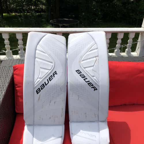Almost New Vapor X900 Goalie Leg Pads Intermediate Large