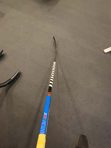 New Fantom QRE Hockey Stick Righty Mid Senior