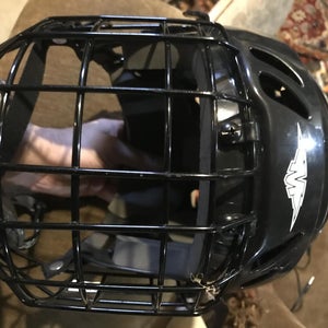 Mission helmet w Bauer cage