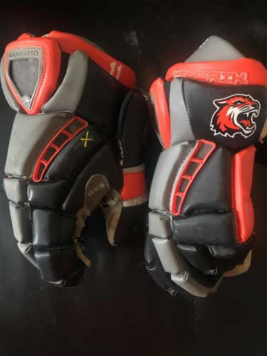 RIT Maverik Goalie Gloves