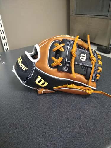 New Wilson A2000 Baseball Glove-No Trades