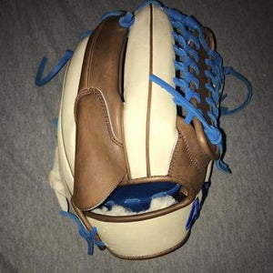 *FOR SALE OR TRADE*(basically brand new 44 pro signature series 12.5 outfielders glove)