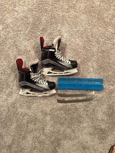 Vapor 1X Hockey Skates Senior Size 8.5 With New LS4 Blades And Bauer Carrying Box