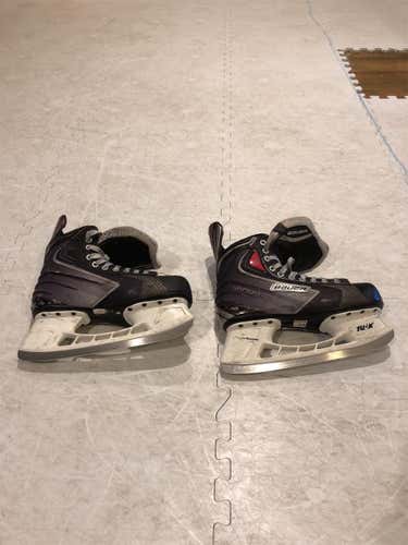 *LIGHTLY USED* BAUER X40 SKATES