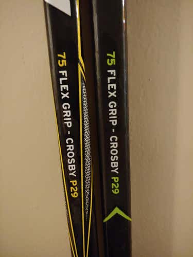 2 x CCM Hockey Sticks Righty Senior Grip (1 x  Tacks 7092 and 1 x Ribcore Titanium)