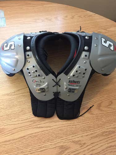Schutt Y-Flex Youth Shoulder Pads