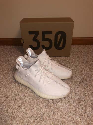 Yeezy “creams” Triple White Size 11