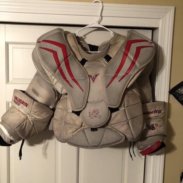 V6 2200 Pro Goalie Chest Protector Senior