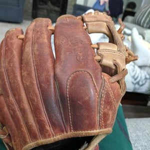 Rawlings Baseball Glove