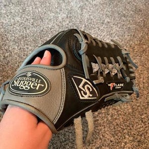 BRAND NEW LOUISVILLE SLUGGER PRO FLARE GLOVE