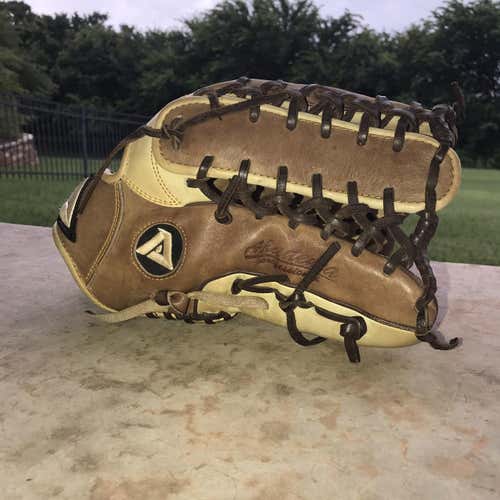 Akadema Baseball Glove