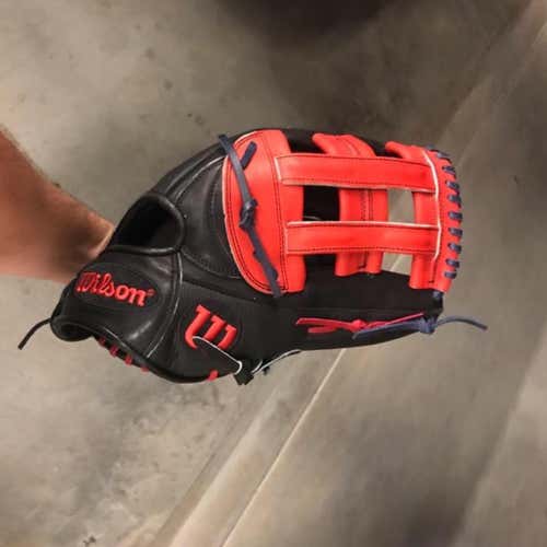 New A2000 Baseball Glove