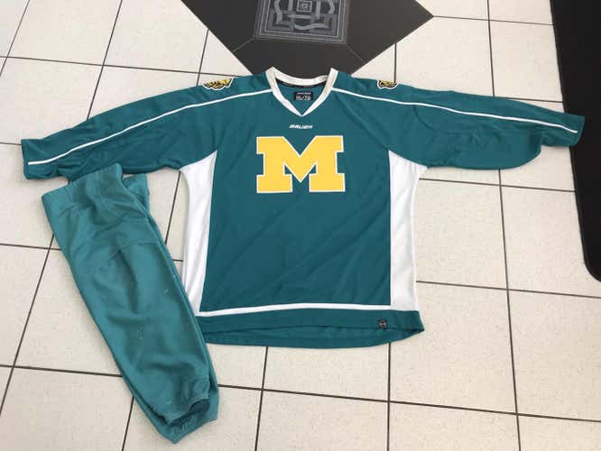 Bauer Michigan Pro Stock Practice Jersey & Reebok Edge Socks