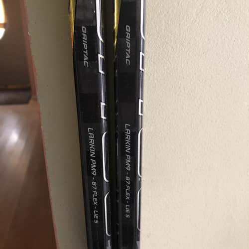 2 Bauer Supreme 1S Hockey Sticks Righty Heel Senior