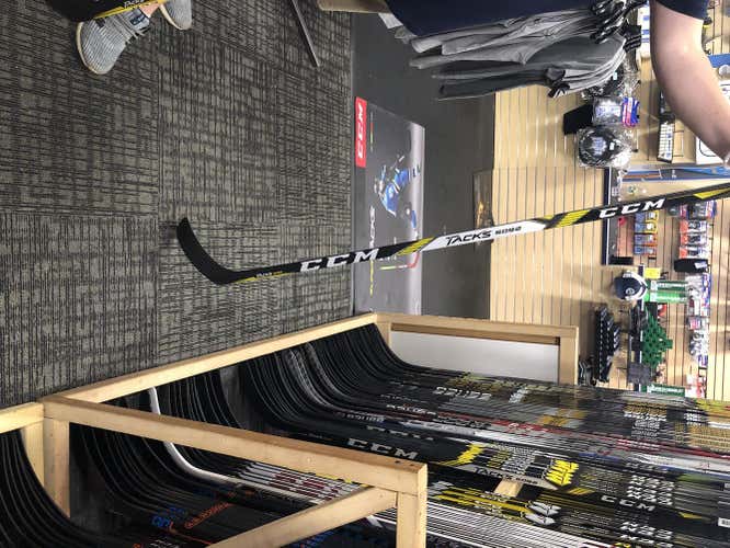 New CCM Tacks 6052 Hockey Stick Lefty Intermediate p29 60 flex