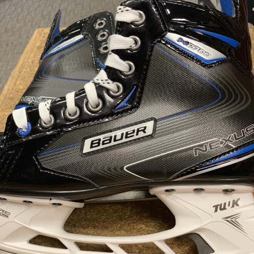 New Nexus N2700 Hockey Skates Junior Size 5