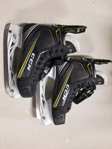 On hold cbowerman CCM Tacks 9080 Hockey Skates Size Junior 4.5 - will trade!!