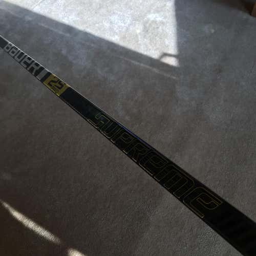 Supreme 2S Pro Hockey Stick Lefty Mid Senior
