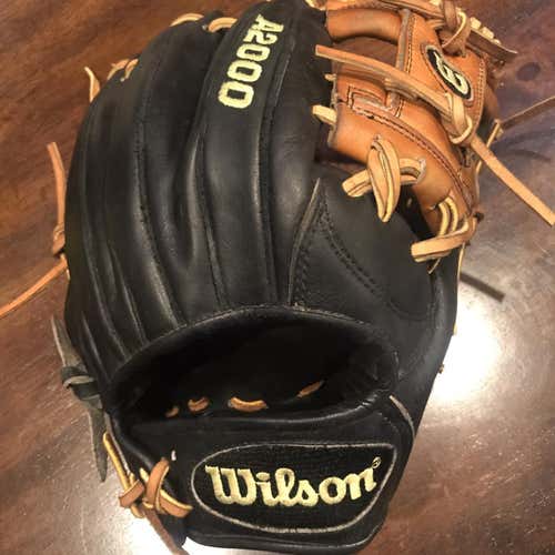 A2000 1787 Baseball Glove