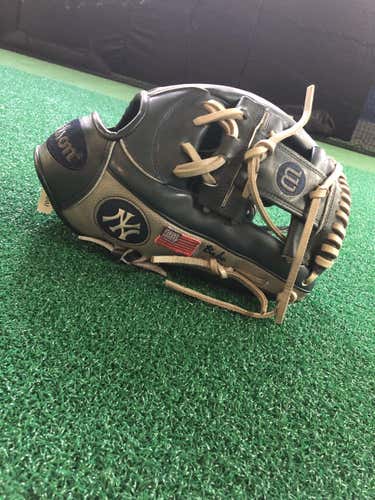 New Wilson A2000 Baseball Glove Yankees Special Edition 11.75"