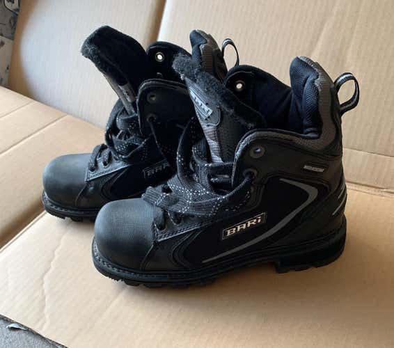 Barri Skate Boots Size 2.5