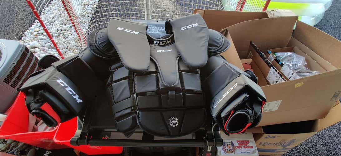 CCM CL 500 Goalie Chest Protector Senior almost new!!