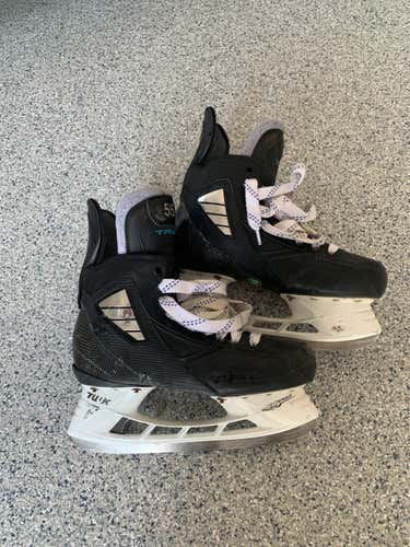 Used True Hockey skates