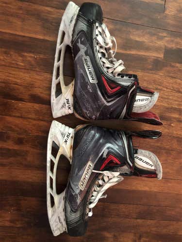 Apx 2 Hockey Skates Size 9.5