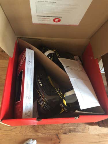 New Super Tacks Hockey Skates Senior Size 6