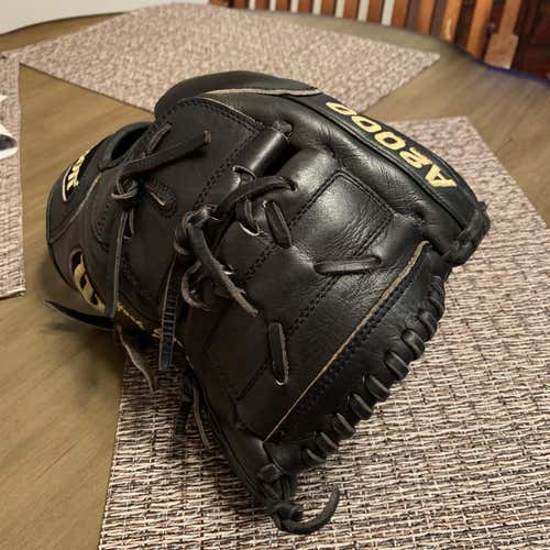 A2000 Baseball Glove Adult