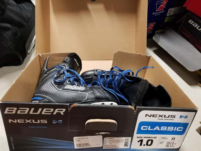 Used with Box Bauer Nexus Classic Hockey Skates Junior Size 1