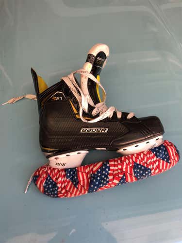 Supreme Hockey Skates Size 8