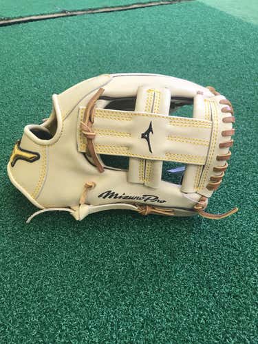 New Mizuno Pro Baseball Glove