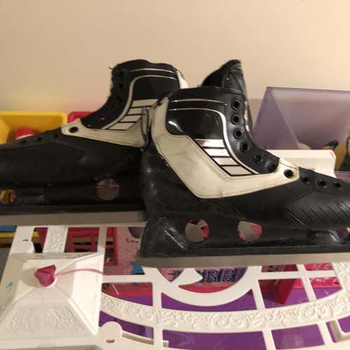 True Hockey Goalie Skates Senior Pro Stock Size 9