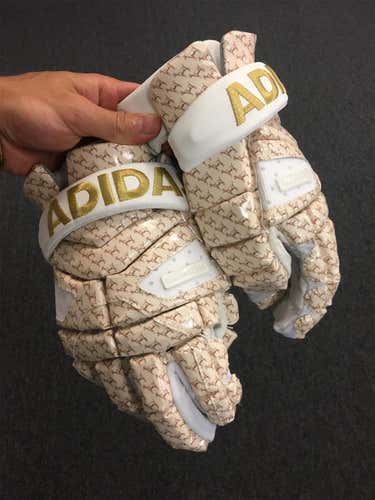 New LE G.O.A.T. Freak Lacrosse Gloves