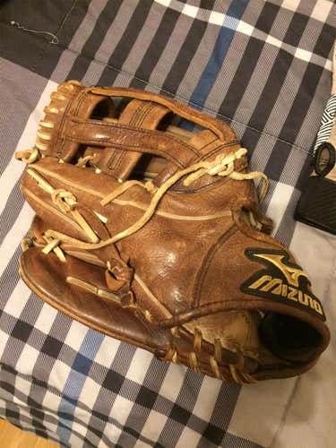 Classic Pro Soft Baseball Glove