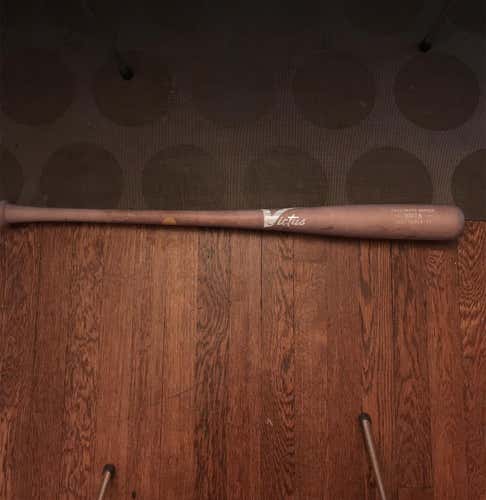 Victus Wood Bat