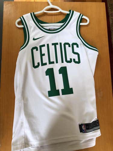 Authentic Mens Kyrie Irving Jersey Size M **Offer Up