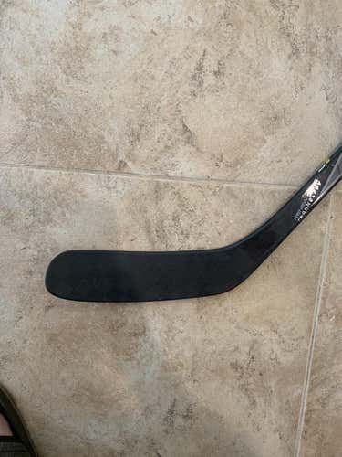 BAUER SUPREME NXG HOCKEY STICK NYLANDER RH 77