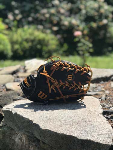 Never Used Black Wilson A2000 11.75-Inch RT Adult Glove