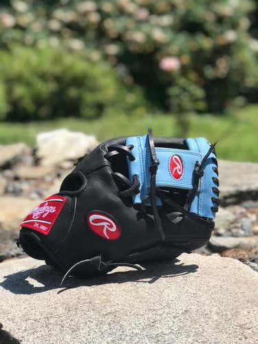 Never Used Black/Blue Rawlings 11.75-Inch Heart of the Hide RT Adult Glove